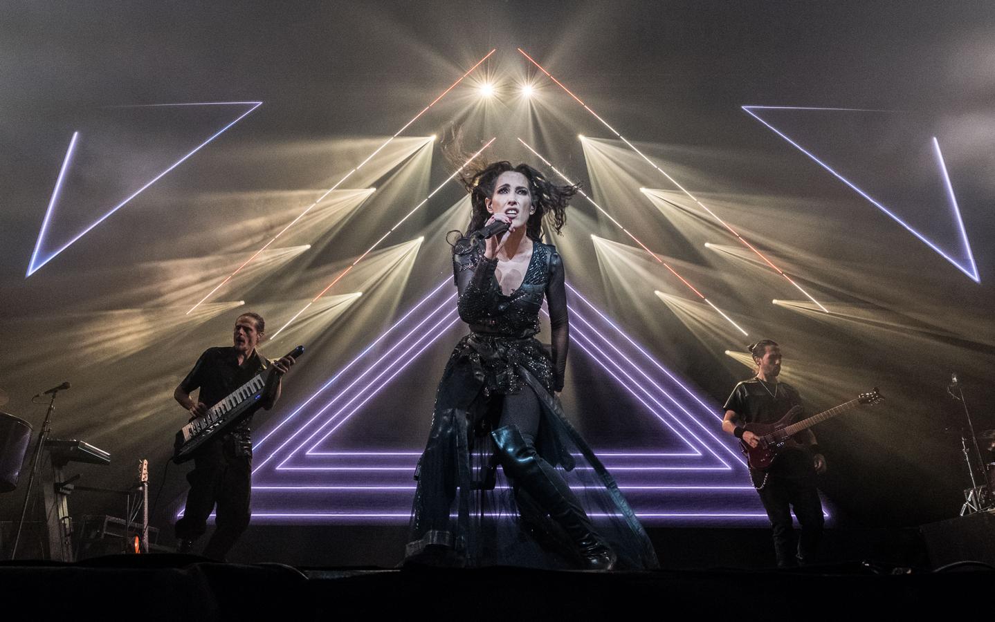 Malú mostró toda su energía en el Palacio de los Deportes.