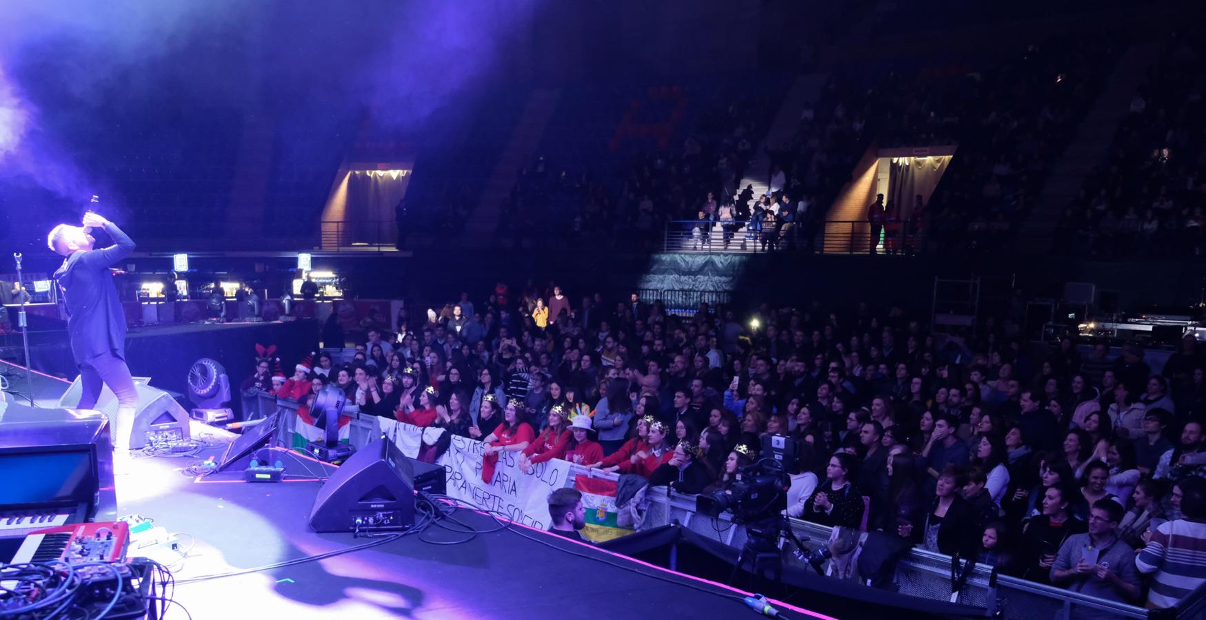 Malú mostró toda su energía en el Palacio de los Deportes.