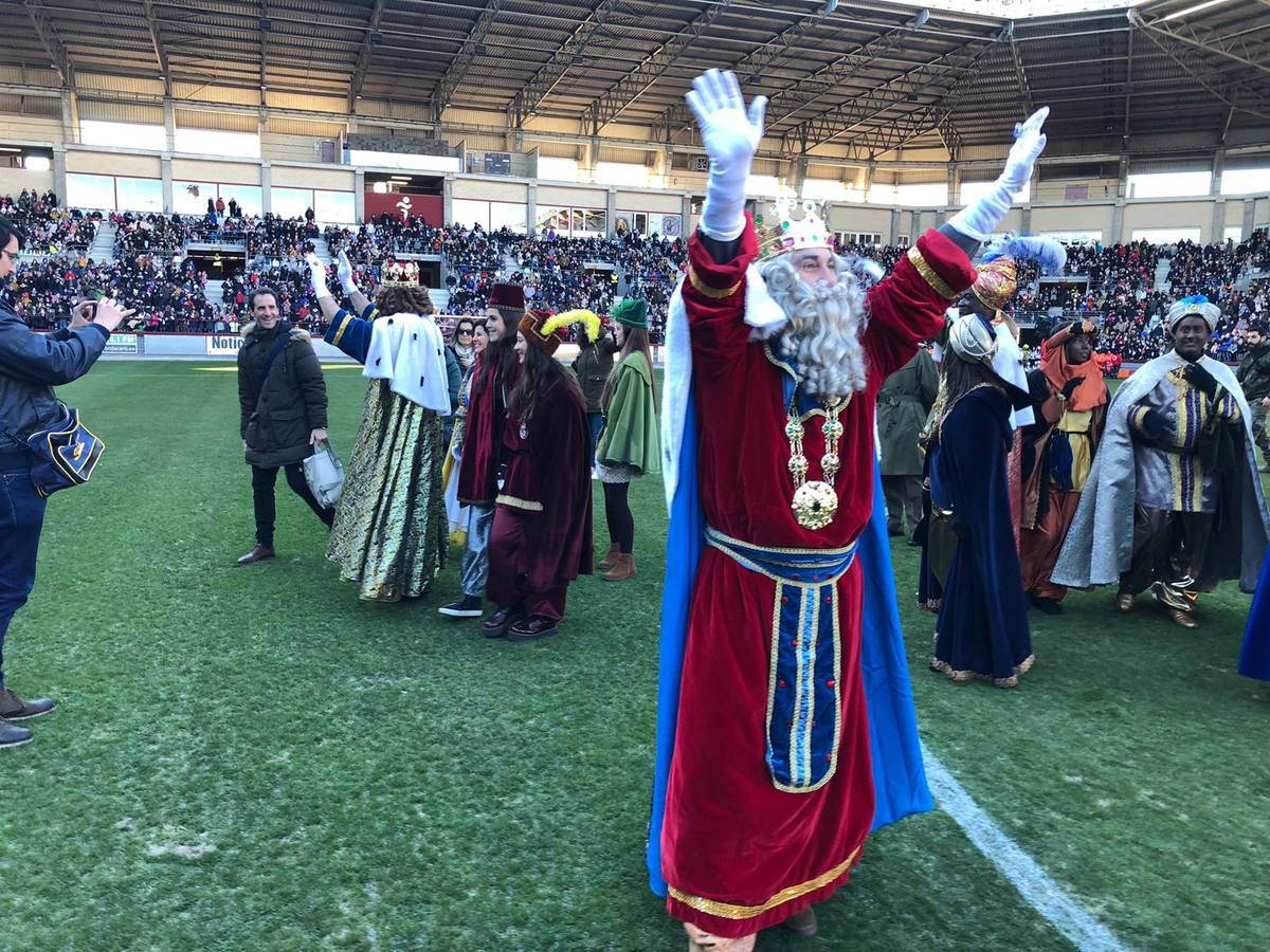 Gran ambiente y mucha ilusión en la llegada de los Reyes Magos a Las Gaunas.