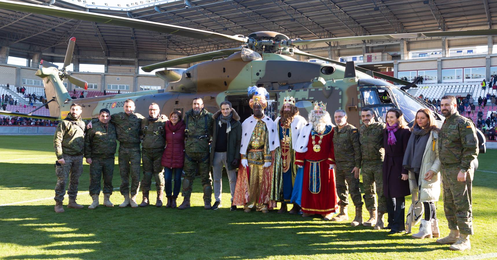 Gran ambiente y mucha ilusión en la llegada de los Reyes Magos a Las Gaunas.