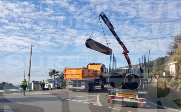 Traslado de los tubos que se utilizarán.