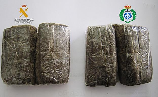 Imagen principal - Dos mujeres intentan introducir droga en la prisión de Logroño oculta en zonas íntimas y los zapatos