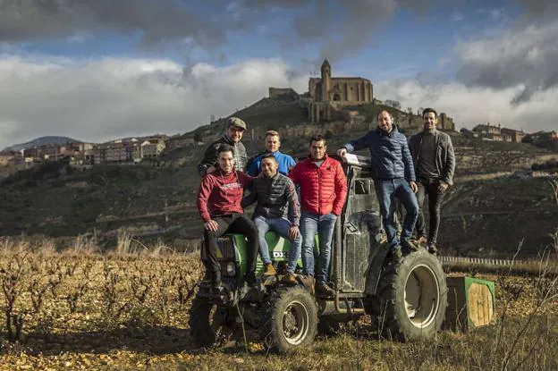 Pedro Peciña (El Vino Pródigo), José Gil (Olmaza), Miguel Eguíluz (Cupani), Itu Ruiz (Teodoro Ruiz Monge), Alberto Ruiz de Oña (Valdeloyo), Pedro Balda (Majuelo de la Nava) y Eduardo Eguren. Falta Janire Moraza (imagen inferior)