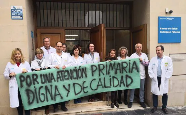 Protestas el pasado miércoles en el centro de salud de Rodríguez Paterna. 