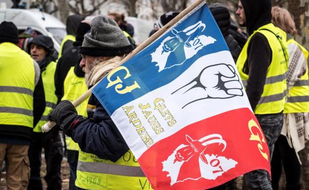 La división de los 'chalecos amarillos' desinfla la protesta