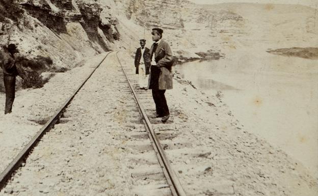 Trazado ferroviario a su paso por Aradón, muy cerca de Alcanadre. 