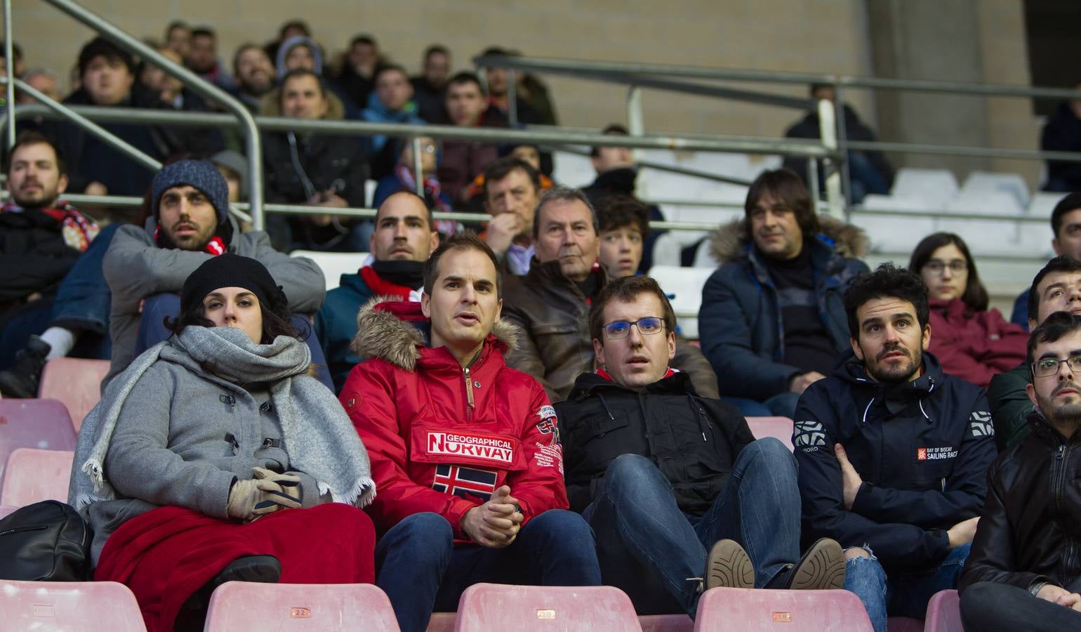 Imágenes del encuentro disputado en Las Gaunas entre el UD Logroñés y el Langreo.