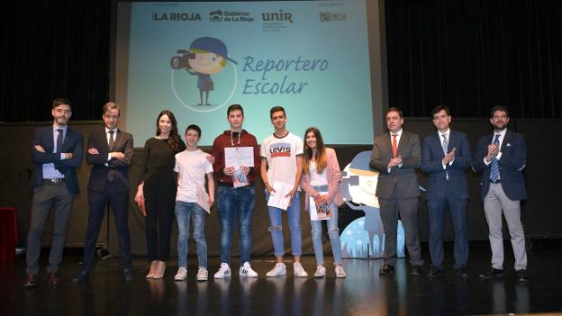 Uno de los equipos ganadores en la cuarta edición de Reportero Escolar. 