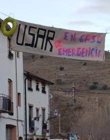 Imagen secundaria 2 - Varios pancartas, en Enciso.