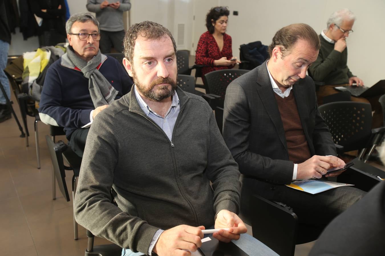 Fotos: Mesa redonda sobre Calidad del aire y movilidad sostenible, organizada por Naturgy