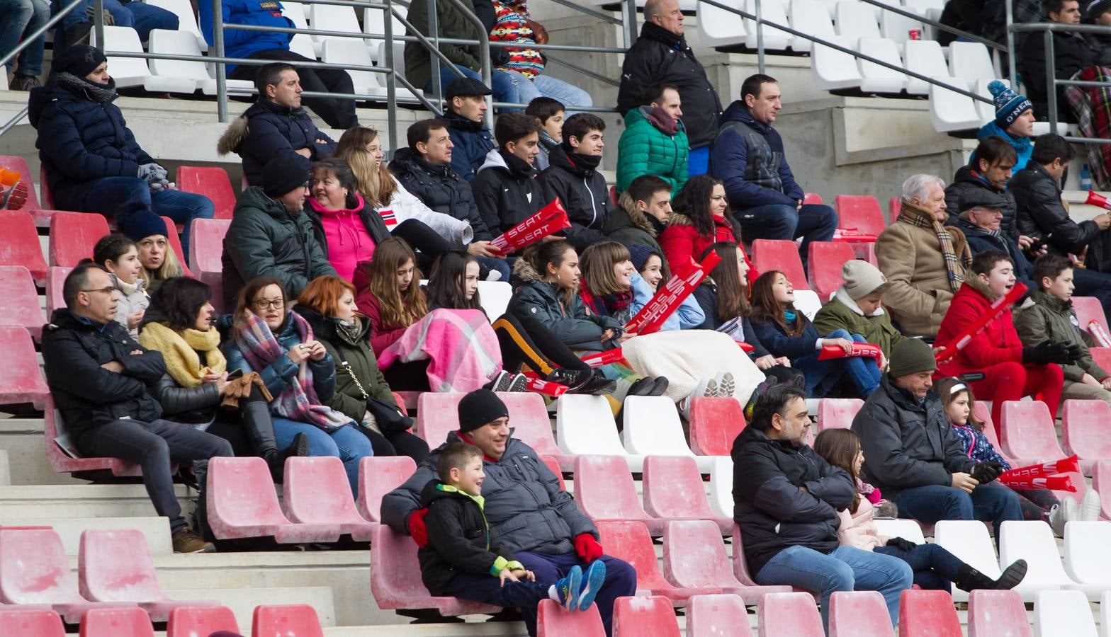 Fotos: El EDF Logroño vence al Espanyol en Las Gaunas