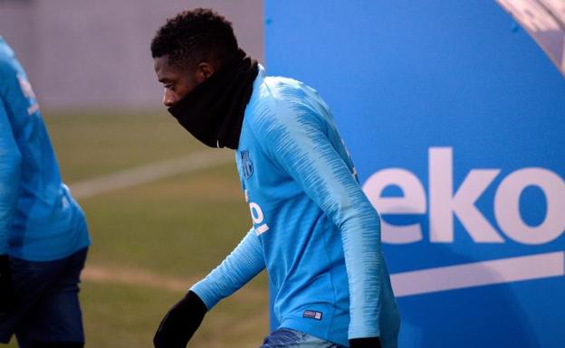 Ousmane Dembélé, antes de saltar al campo a entrenarse. 