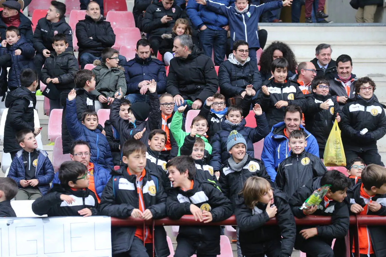 Fotos: El derbi riojano: el ambiente en Las Gaunas