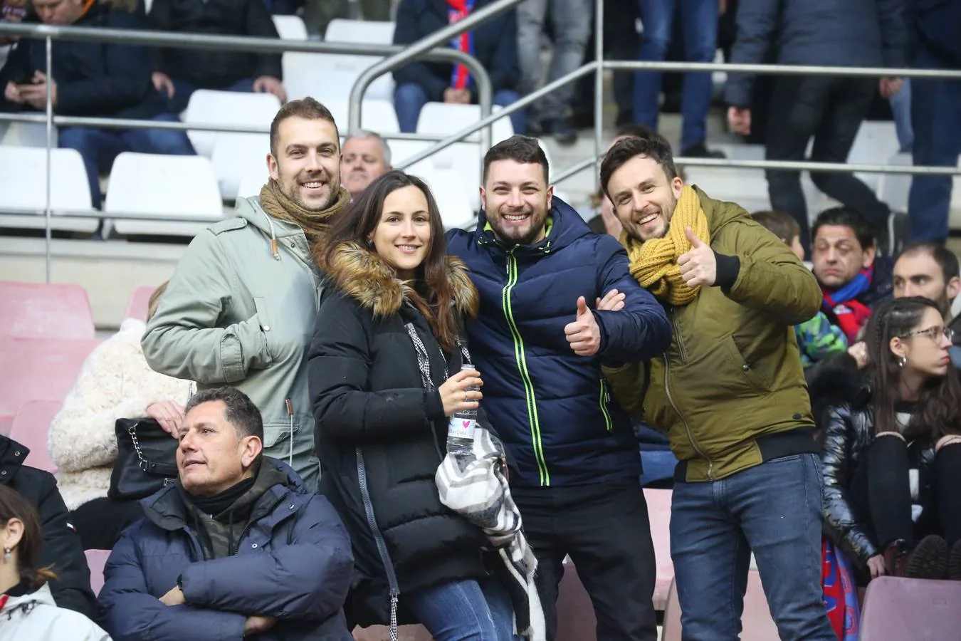 Fotos: El derbi riojano: el ambiente en Las Gaunas