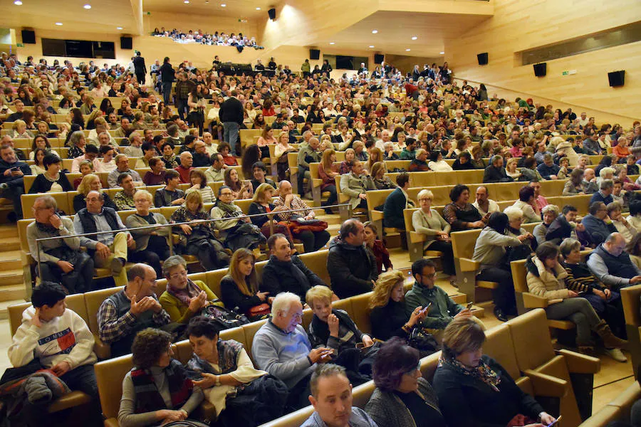 Unas mil personas asistieron el sábado al concierto del grupo Café Quijano en Riojaforum de Logroño. Fue un repertorio de música melódica, temas con tintes rockeros y otros, sobre todo los nuevos, de pop con sonidos latinos