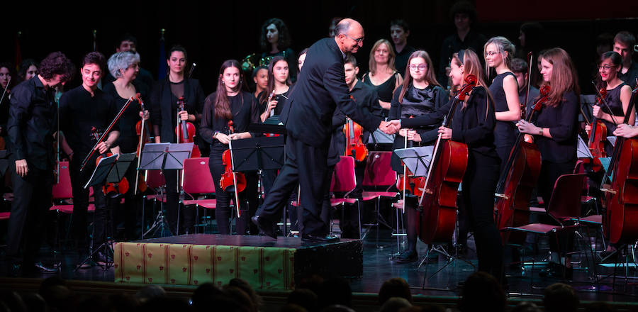 La Joven Orquesta de la Universidad de La Rioja (UR), bajo la batuta de Jesús Ubis, ofreció el sábado un concierto titulado 'Exotismo y Folklore en la Zarzuela', en el auditorio municipal de Logroño.