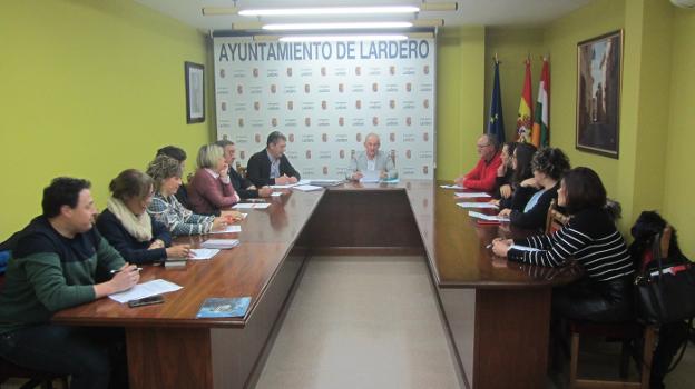 Un momento del pleno extraordinario celebrado en la tarde de ayer en el Ayuntamiento de Lardero. 