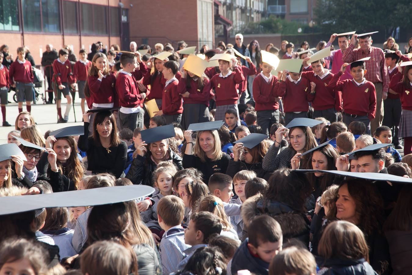 Fotos: Actos del Día Internacional del Cáncer Infantil en Jesuítas de Logroño