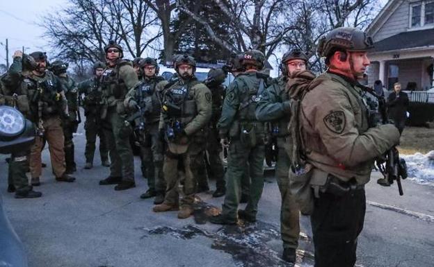 Seis muertos deja el tiroteo en una fábrica en las afueras de Chicago