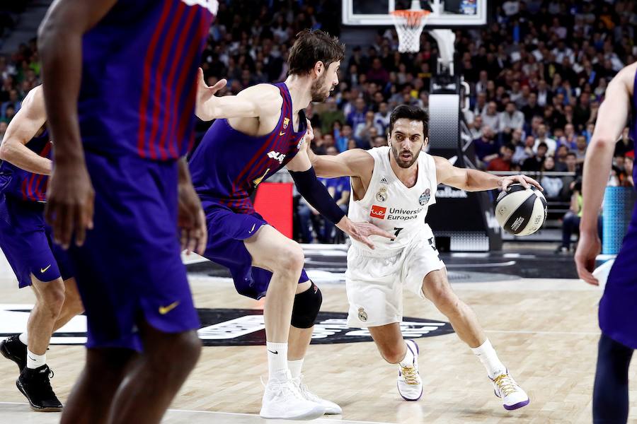 Disfruta de las mejores imágenes de la final de la Copa del Rey de baloncesto entre el BArcelona y el Real MaAdrid. 