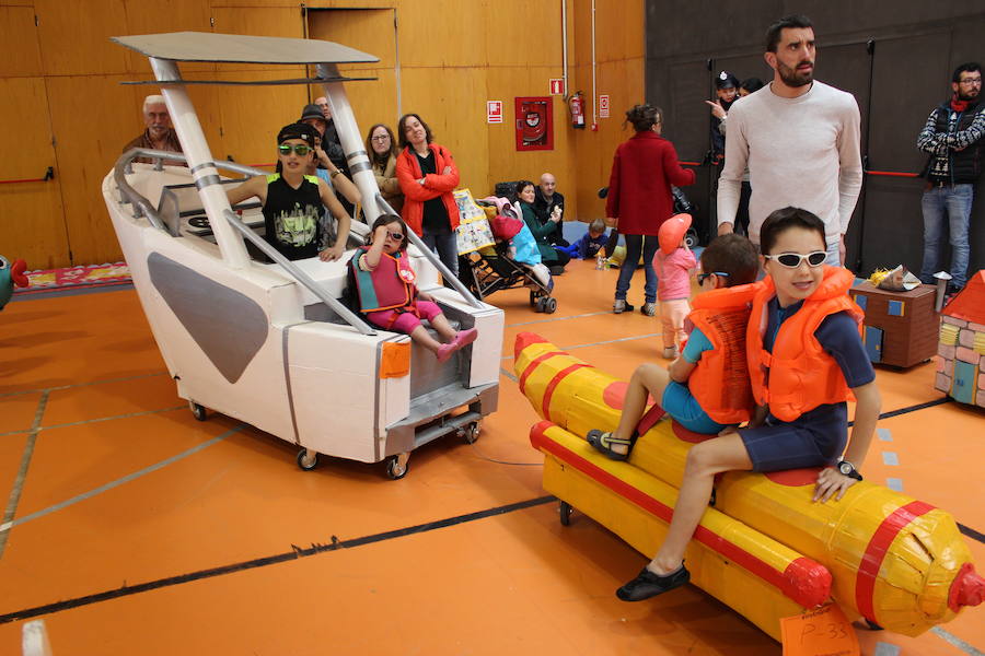 Veintitrés niños en la categoría individual y parejas y sesenta y dos en grupos participaron en el Carnaval de papel