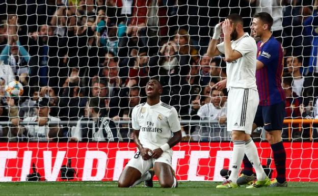 Vinicius se lamenta tras fallar una ocasión en el clásico. 