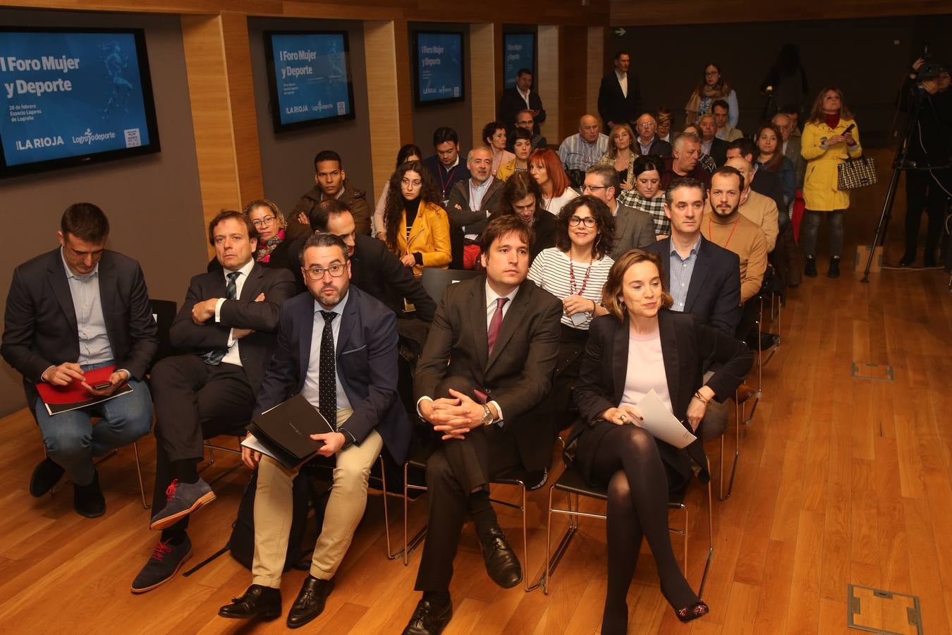 El Ayuntamiento de Logroño ha constituido el Observatorio Mujer y Deporte que nace para impulsar programas y estrategias que potencien el deporte femenino y, así, avanzar en la igualdad en la sociedad. La alcaldesa de Logroño, Concepción Gamarra, ha presentado este Observatorio en el marco del I Foro Mujer y Deporte, organizado por Diario LA RIOJA y promovido por , un espacio de reflexión sobre la situación del deporte en el que participan representantes de diferentes instituciones y al que han acudido diferentes deportistas de élite.