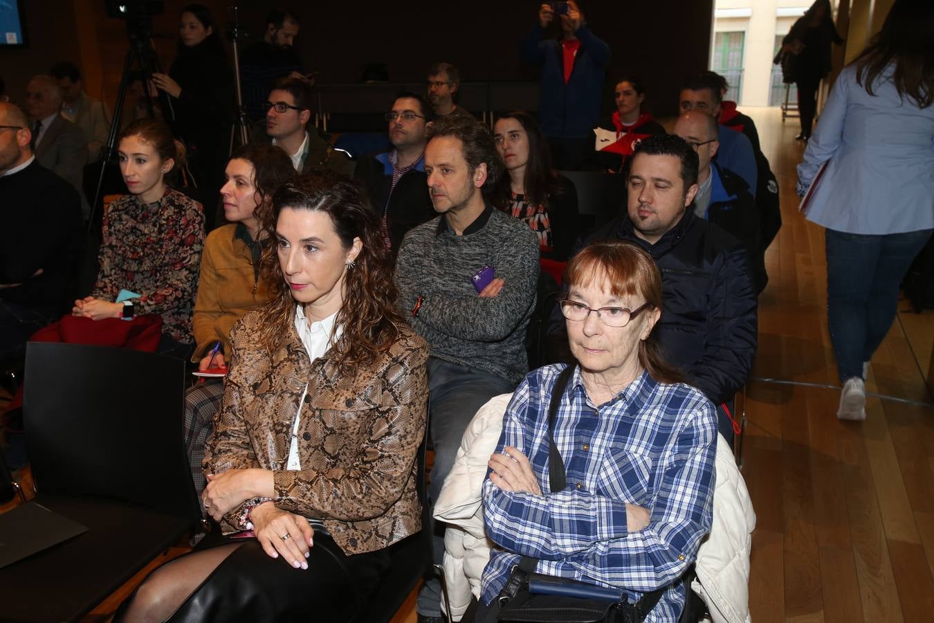 El Ayuntamiento de Logroño ha constituido el Observatorio Mujer y Deporte que nace para impulsar programas y estrategias que potencien el deporte femenino y, así, avanzar en la igualdad en la sociedad. La alcaldesa de Logroño, Concepción Gamarra, ha presentado este Observatorio en el marco del I Foro Mujer y Deporte, organizado por Diario LA RIOJA y promovido por , un espacio de reflexión sobre la situación del deporte en el que participan representantes de diferentes instituciones y al que han acudido diferentes deportistas de élite.