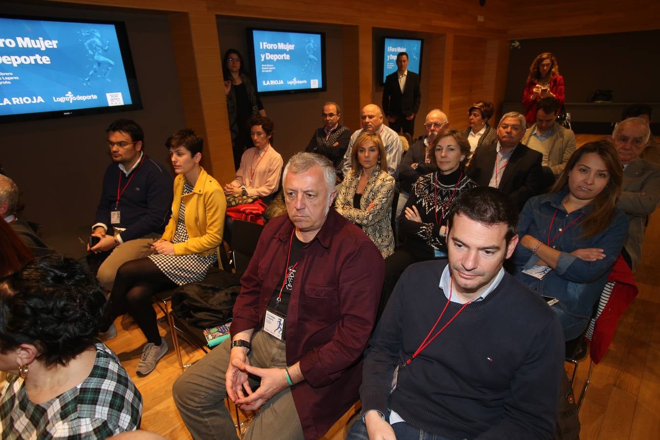 El Ayuntamiento de Logroño ha constituido el Observatorio Mujer y Deporte que nace para impulsar programas y estrategias que potencien el deporte femenino y, así, avanzar en la igualdad en la sociedad. La alcaldesa de Logroño, Concepción Gamarra, ha presentado este Observatorio en el marco del I Foro Mujer y Deporte, organizado por Diario LA RIOJA y promovido por , un espacio de reflexión sobre la situación del deporte en el que participan representantes de diferentes instituciones y al que han acudido diferentes deportistas de élite.