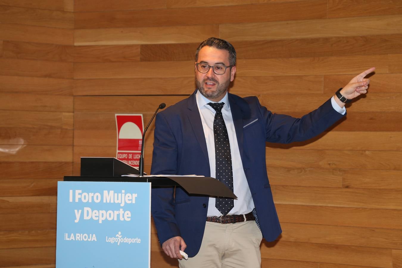 El Ayuntamiento de Logroño ha constituido el Observatorio Mujer y Deporte que nace para impulsar programas y estrategias que potencien el deporte femenino y, así, avanzar en la igualdad en la sociedad. La alcaldesa de Logroño, Concepción Gamarra, ha presentado este Observatorio en el marco del I Foro Mujer y Deporte, organizado por Diario LA RIOJA y promovido por , un espacio de reflexión sobre la situación del deporte en el que participan representantes de diferentes instituciones y al que han acudido diferentes deportistas de élite.