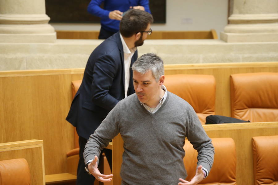 Imágenes de la sesión plenaria del Parlamento de La Rioja en la que PP y Cs han tumbado la propuesta socialista para la gratuidad educativa de 0 a 3 años