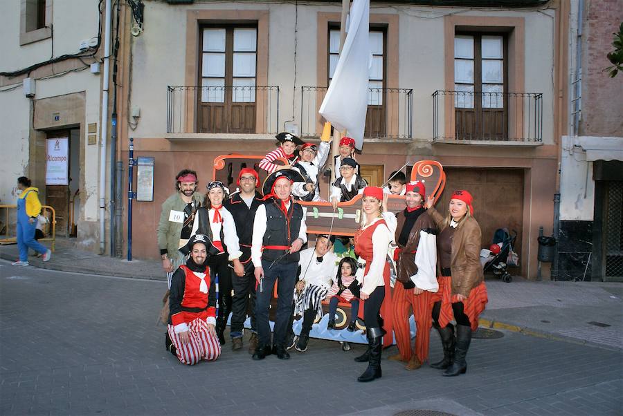 El desfile puso color a las calles najerenses. Mayores y pequeños dieron rinda suelta a su imaginación.