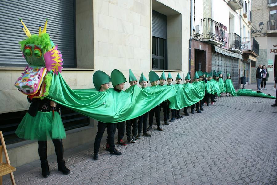 El desfile puso color a las calles najerenses. Mayores y pequeños dieron rinda suelta a su imaginación.