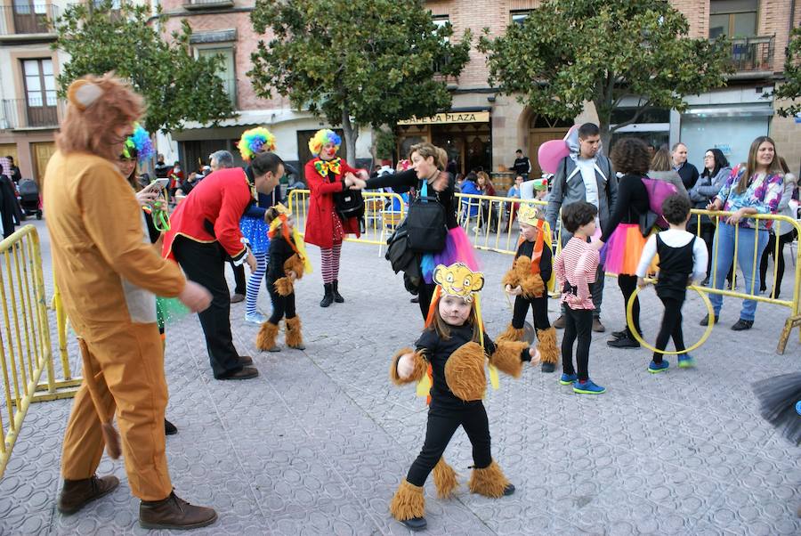 El desfile puso color a las calles najerenses. Mayores y pequeños dieron rinda suelta a su imaginación.