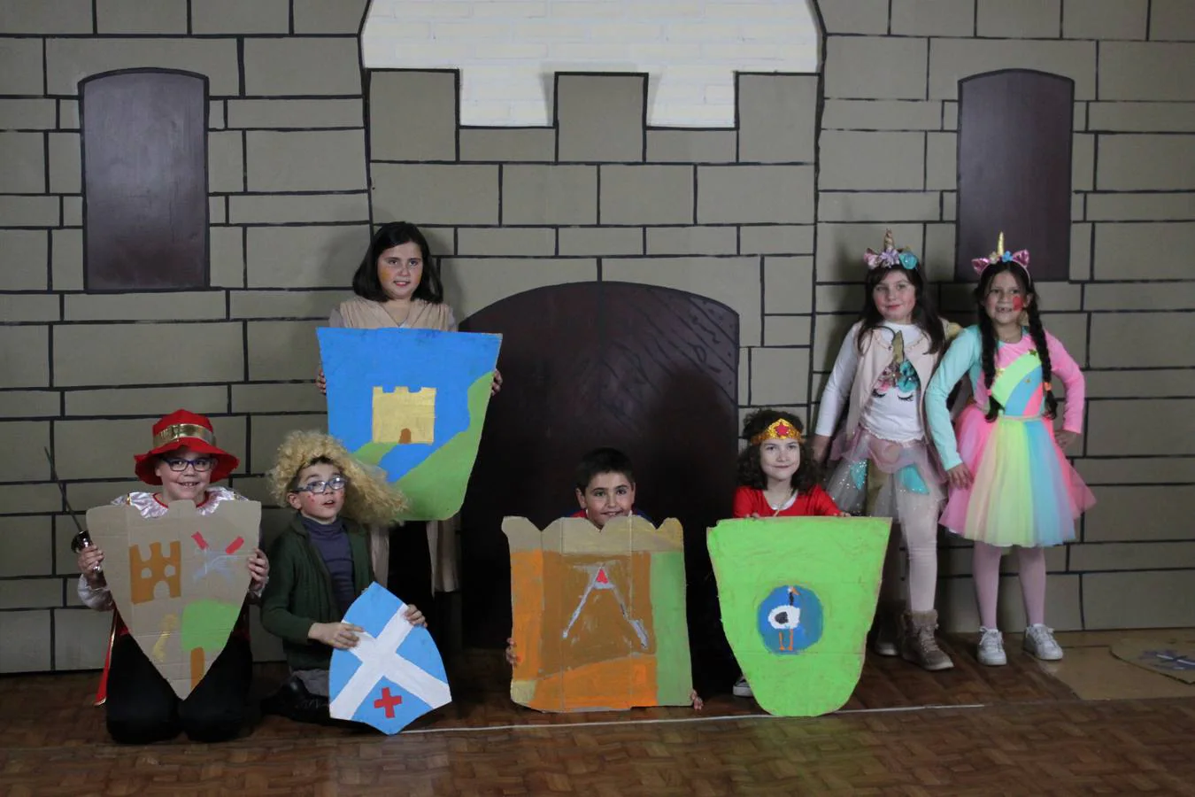 Cientos de alfareños acudieron al colegio Ezequiel Moreno, que acogía la fiesta de Carnaval.