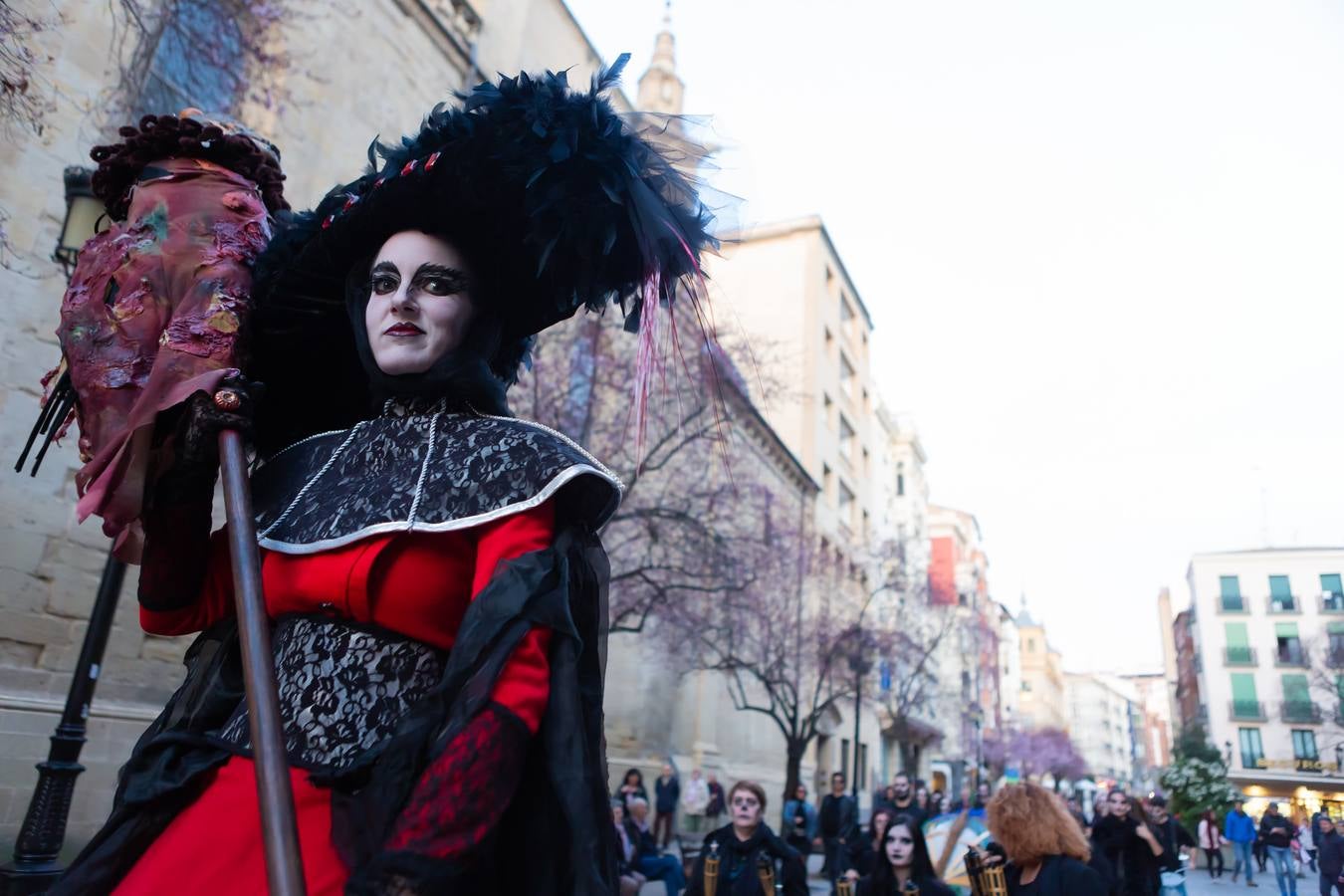 El Carnaval finaliza en Logroño con la Quema en la Plaza del Mercado, donde no faltó el concurso de lloros entre el público