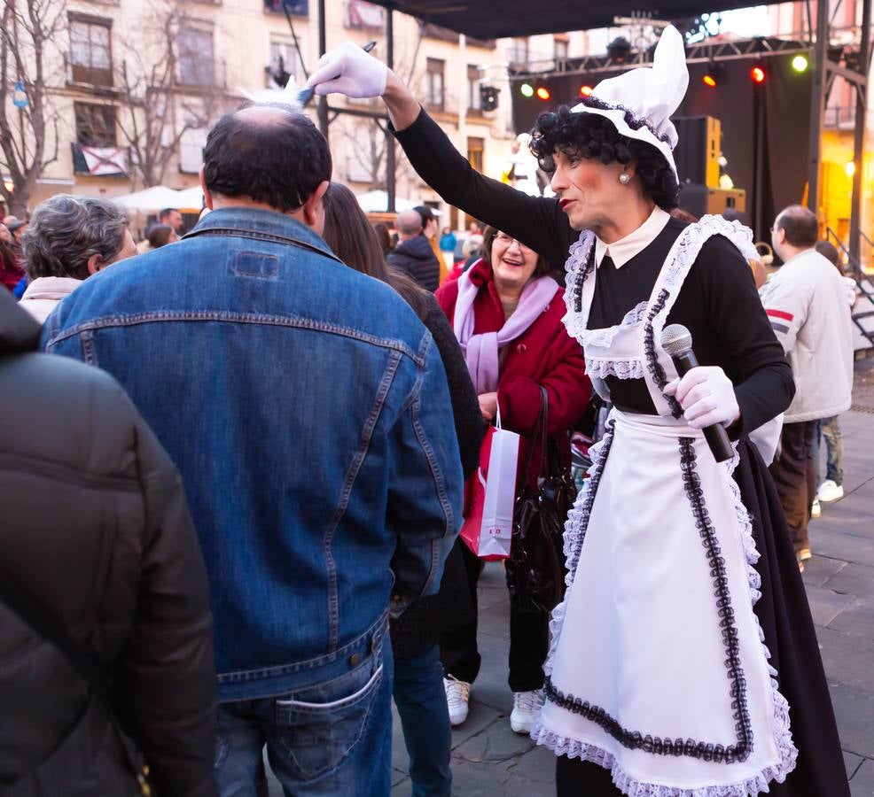 El Carnaval finaliza en Logroño con la Quema en la Plaza del Mercado, donde no faltó el concurso de lloros entre el público