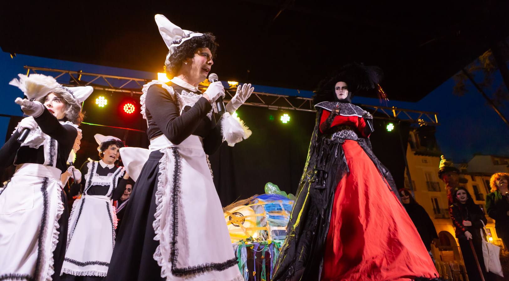 El Carnaval finaliza en Logroño con la Quema en la Plaza del Mercado, donde no faltó el concurso de lloros entre el público