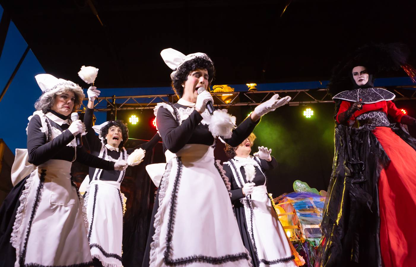 El Carnaval finaliza en Logroño con la Quema en la Plaza del Mercado, donde no faltó el concurso de lloros entre el público