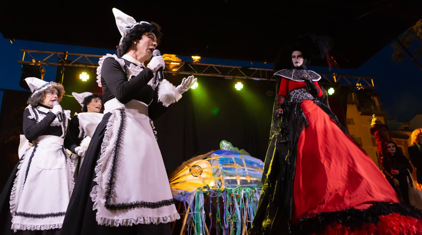 El Carnaval finaliza en Logroño con la Quema en la Plaza del Mercado, donde no faltó el concurso de lloros entre el público