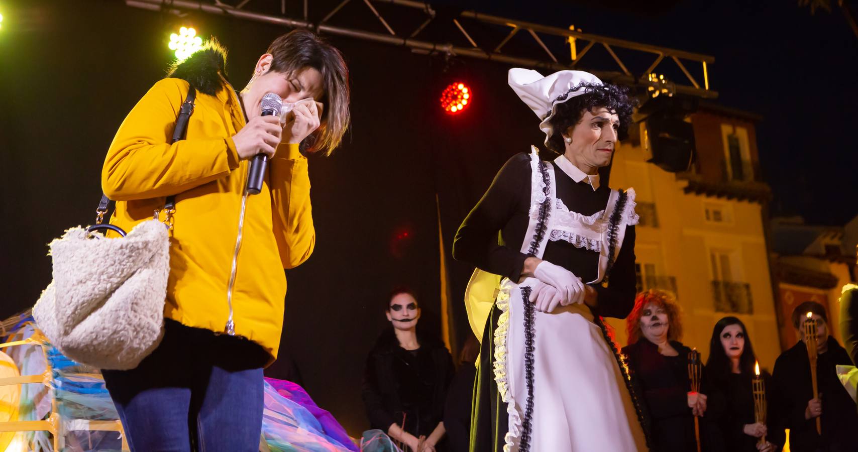 El Carnaval finaliza en Logroño con la Quema en la Plaza del Mercado, donde no faltó el concurso de lloros entre el público