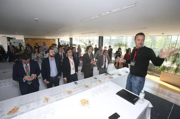 Javier Gurría, director de Proyectos de JIG, en un momento de la cata tecnológica celebrada en la última edición de Imaginext Rioja. :: juan marín