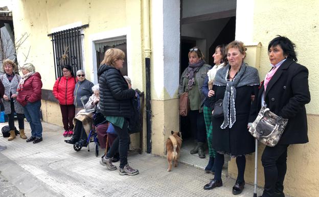 La mujer ha salido de su casa una vez que se ha marchado la Guardia Civil