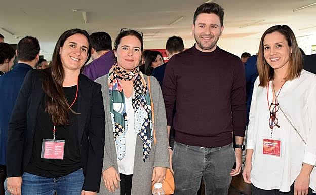 Galería. Pausa para el café y las conversaciones. 