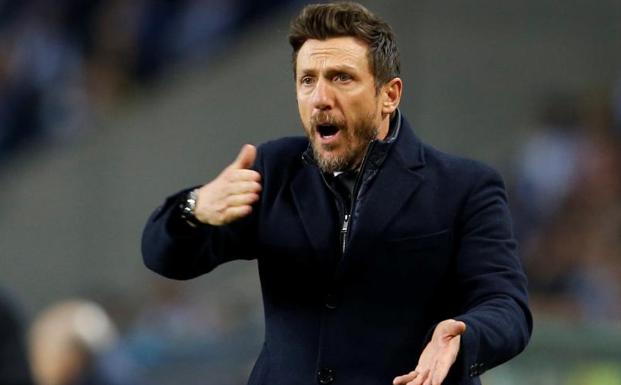 Eusebio Di Francesco, durante el partido que midió a la Roma con el Oporto en Do Dragao. 