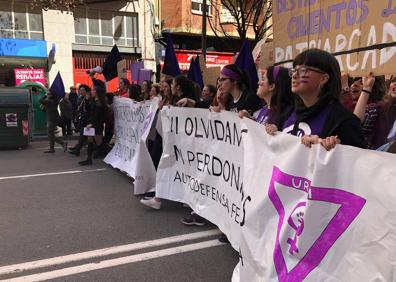 Imagen secundaria 1 - Respuesta masiva en la manifestación estudiantil feminista