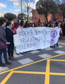 Imagen secundaria 2 - Respuesta masiva en la manifestación estudiantil feminista