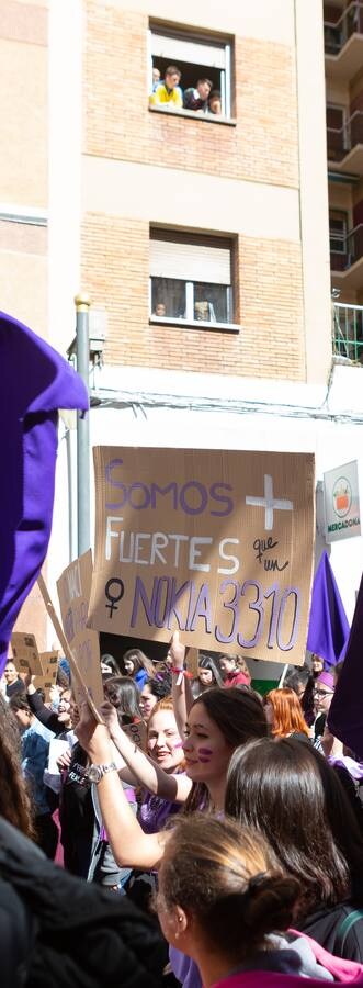 Fotos: Tres mil jóvenes participan en la manifestación estudiantil en el Día de la Mujer en Logroño