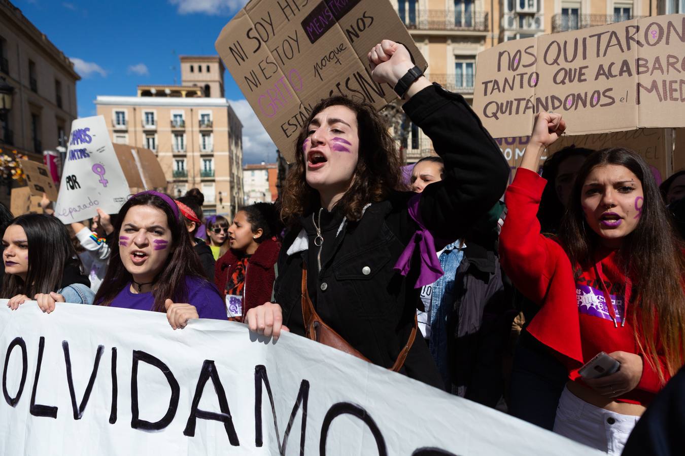 Fotos: La manifestación feminista estudiantil en Logroño, de camino a La Concha