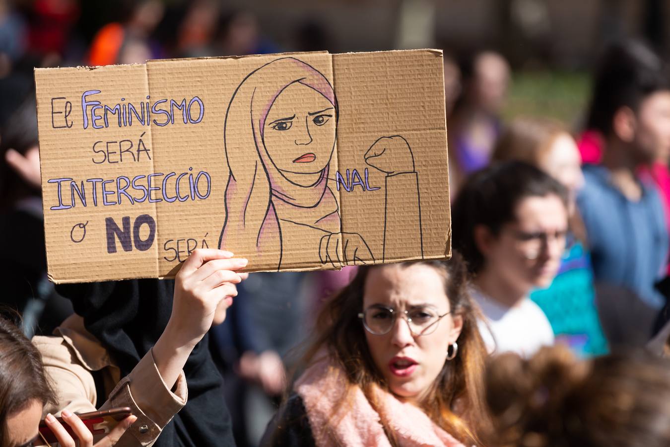 Fotos: La manifestación feminista estudiantil en Logroño, de camino a La Concha